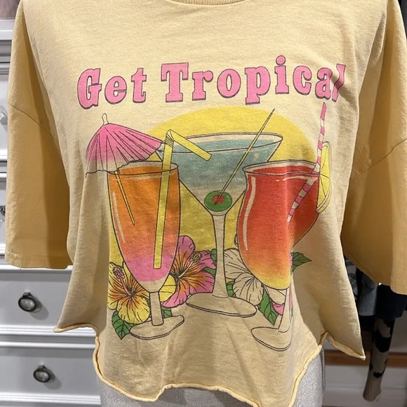 Junk Food | Get Tropical Yellow Crop Graphic Tee size Large NWT - Picture 3 of 11